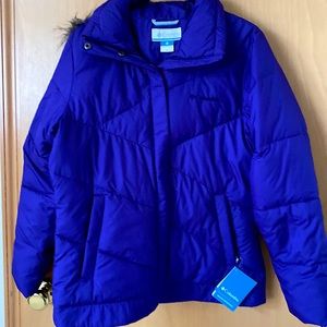 puffer jacket, removable hoodie, hoodie with faux fur at the edge